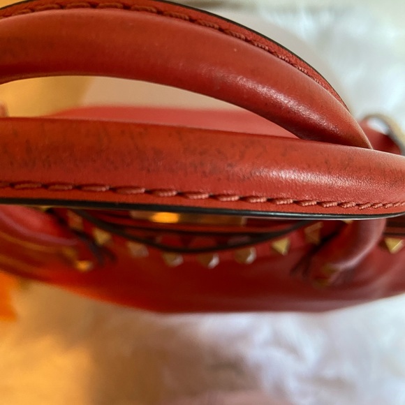 Valentino Garavani VGUC Dome Rockstud Tote in Coral Calfskin - Picture 14 of 15